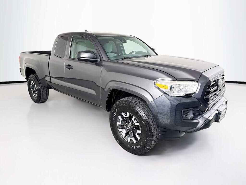 2018 TOYOTA Tacoma