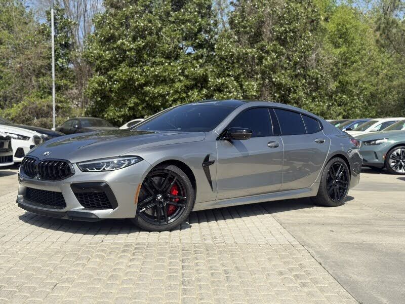 2022 BMW M8