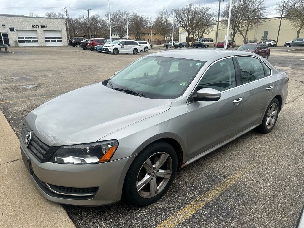 2013 VOLKSWAGEN Passat