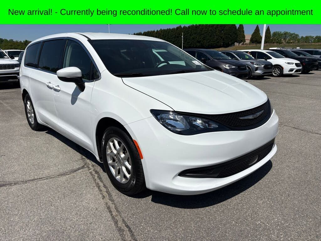 2023 CHRYSLER Voyager