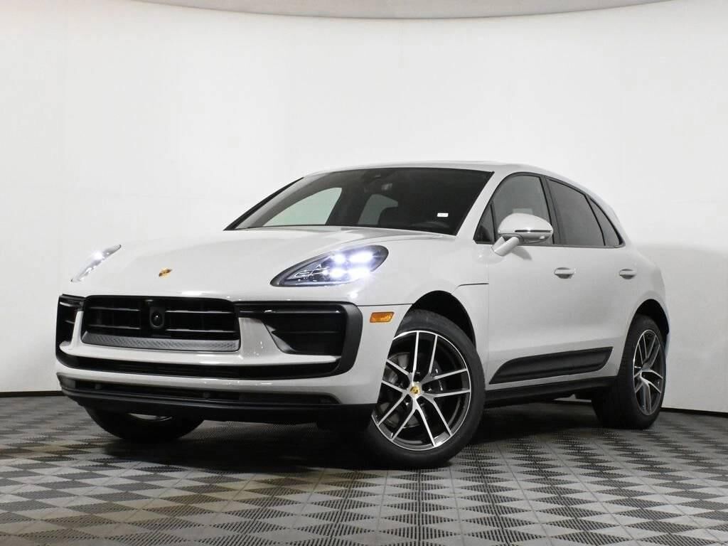 2026 PORSCHE Macan