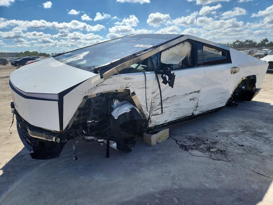 2024 TESLA Cybertruck