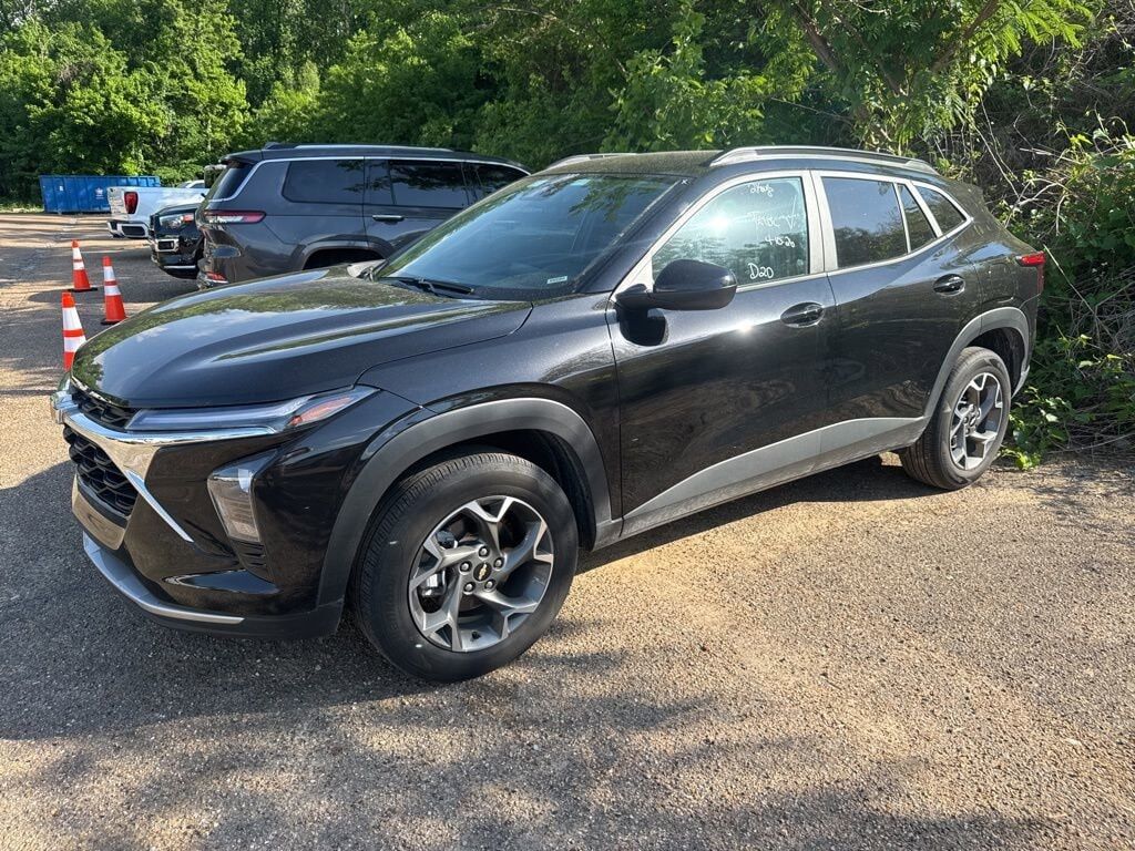 2025 CHEVROLET Trax