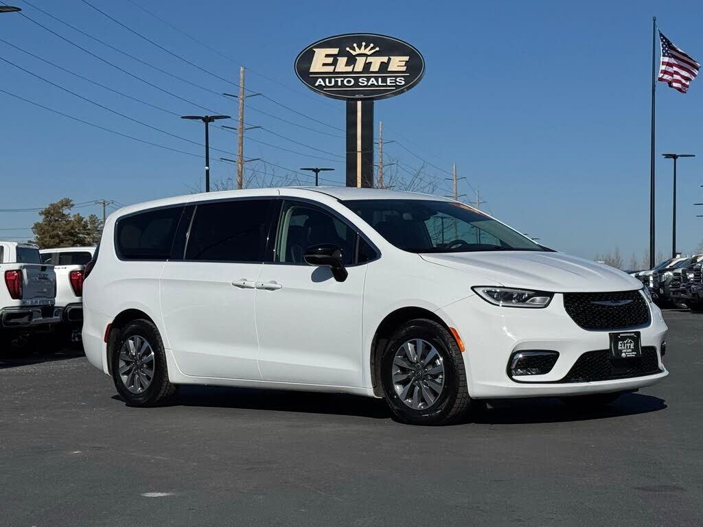 2024 CHRYSLER Pacifica