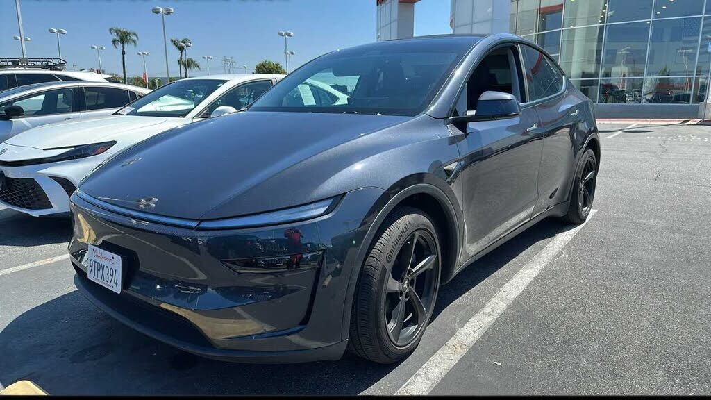 2026 TESLA Model Y