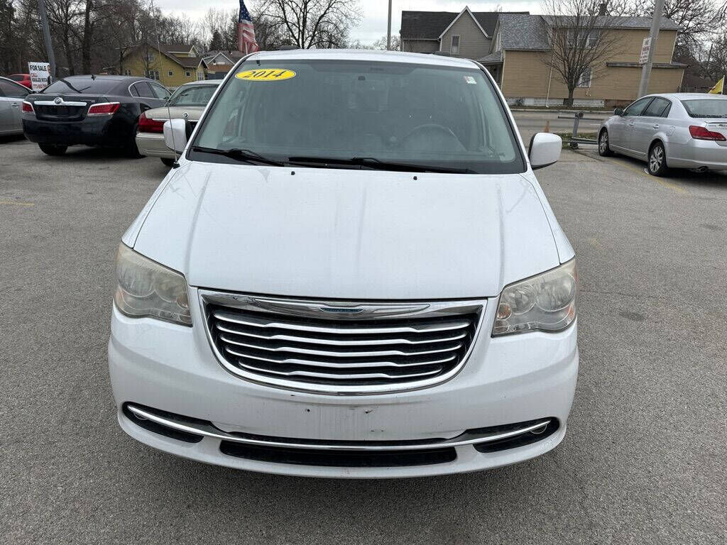 2014 CHRYSLER Town and Country