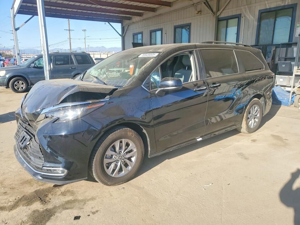 2023 TOYOTA Sienna