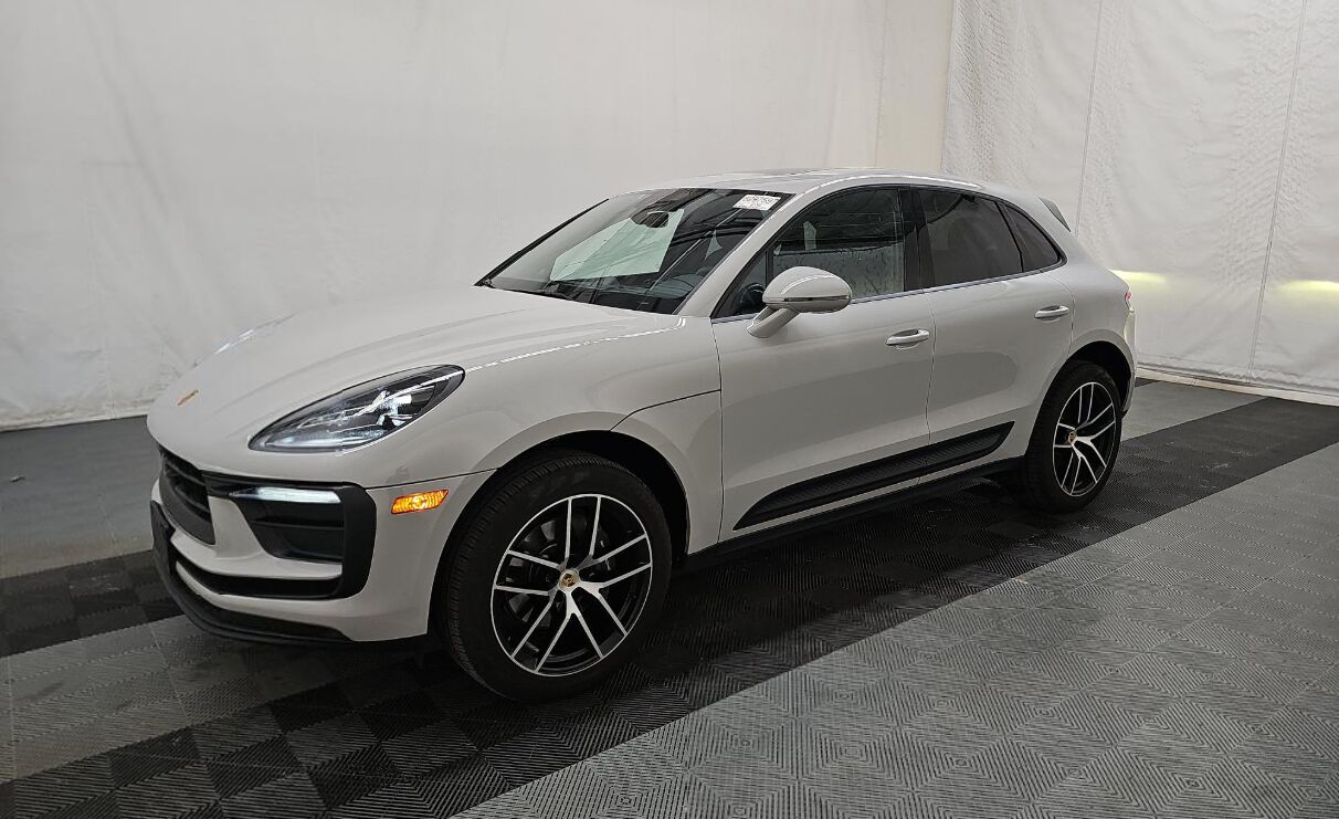 2024 PORSCHE Macan
