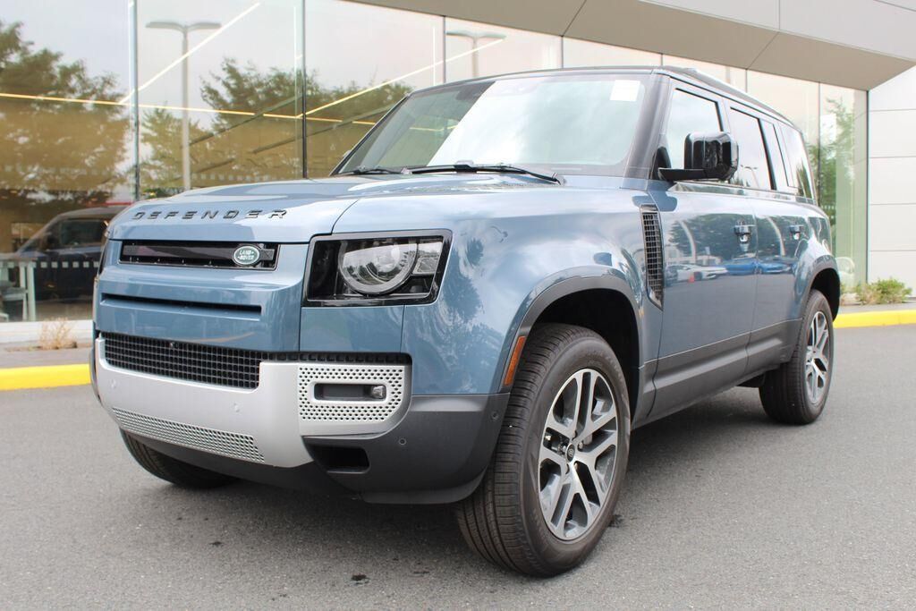 2025 LAND ROVER Defender