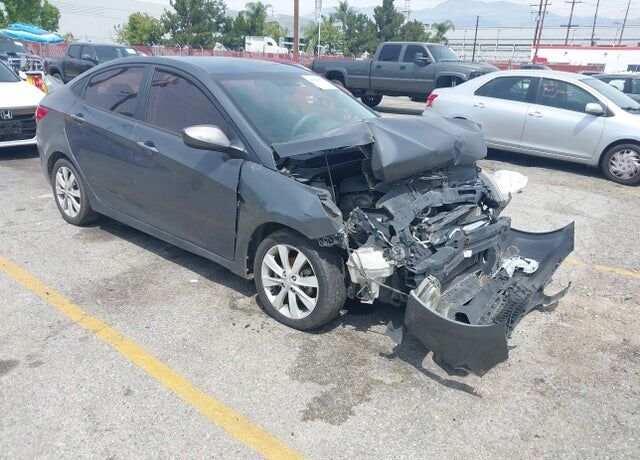 2012 HYUNDAI Accent