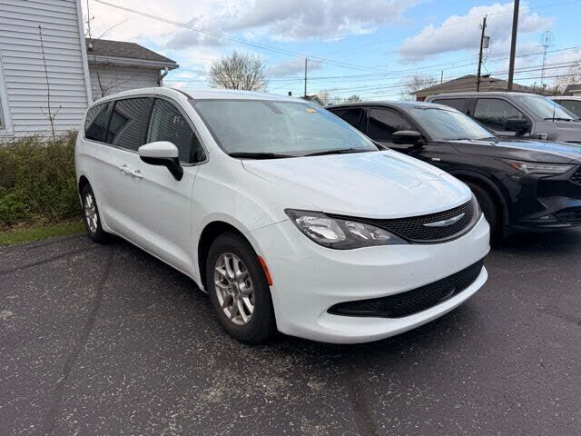 2022 CHRYSLER Voyager