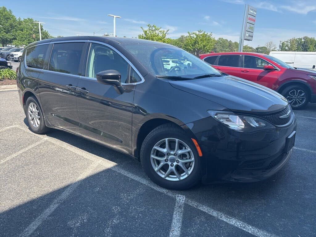 2023 CHRYSLER Voyager