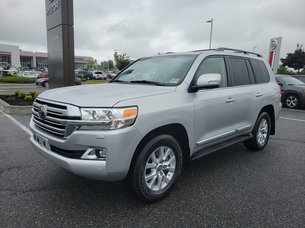 2016 TOYOTA Land Cruiser