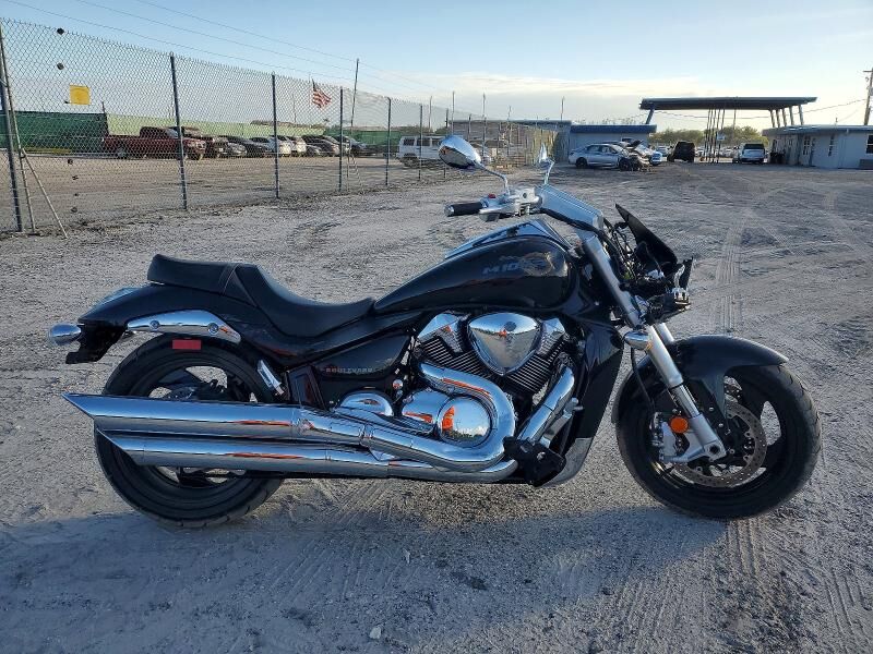 2025 SUZUKI Boulevard