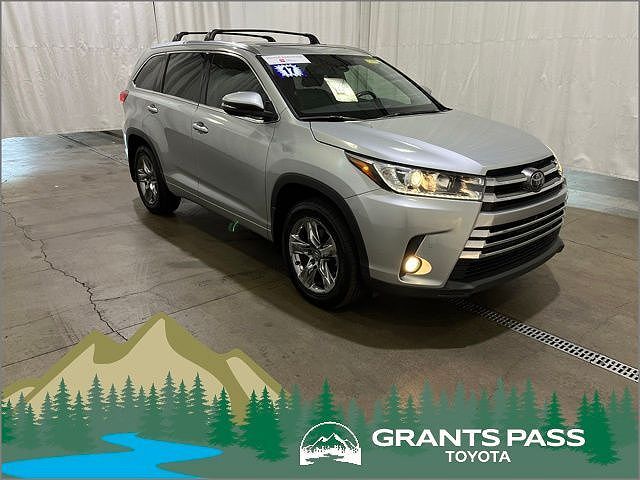 2017 TOYOTA Highlander