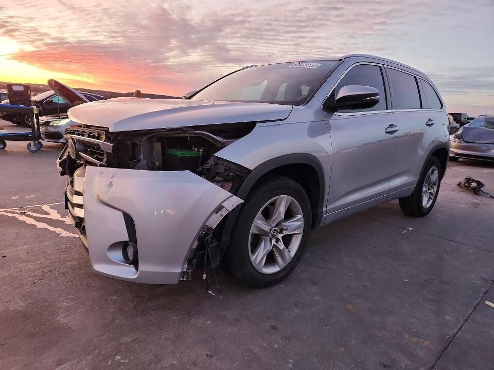 2017 TOYOTA Highlander