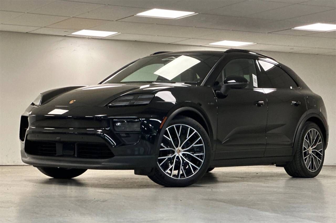 2025 PORSCHE Macan