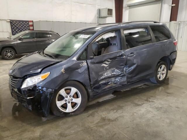 2015 TOYOTA Sienna