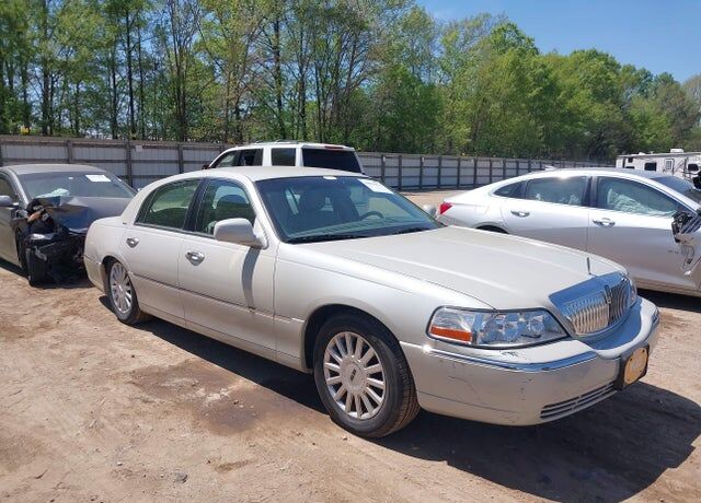 2005 LINCOLN Town Car