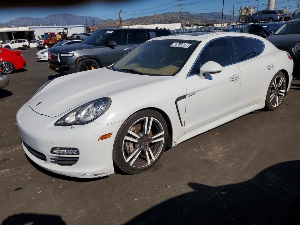 2013 PORSCHE Panamera