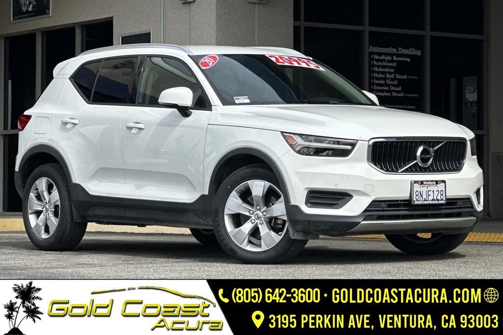 2020 VOLVO XC40