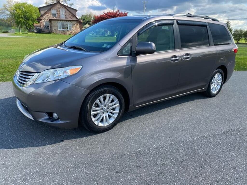 2017 TOYOTA Sienna