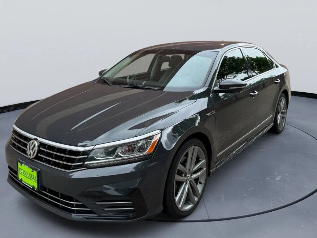2017 VOLKSWAGEN Passat