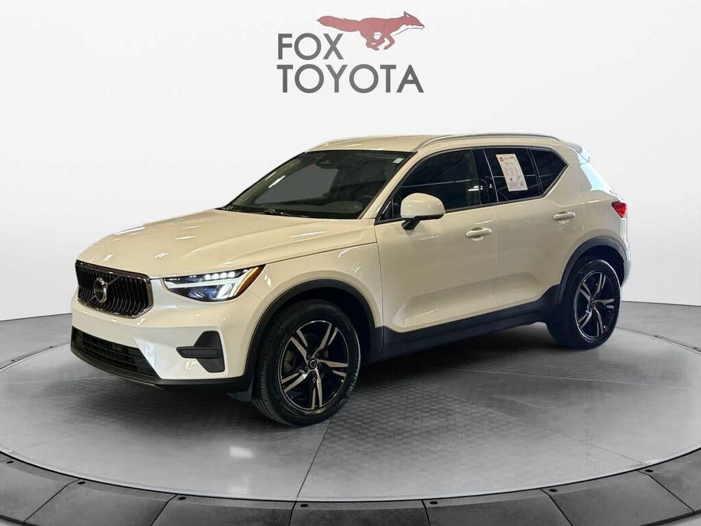 2023 VOLVO XC40