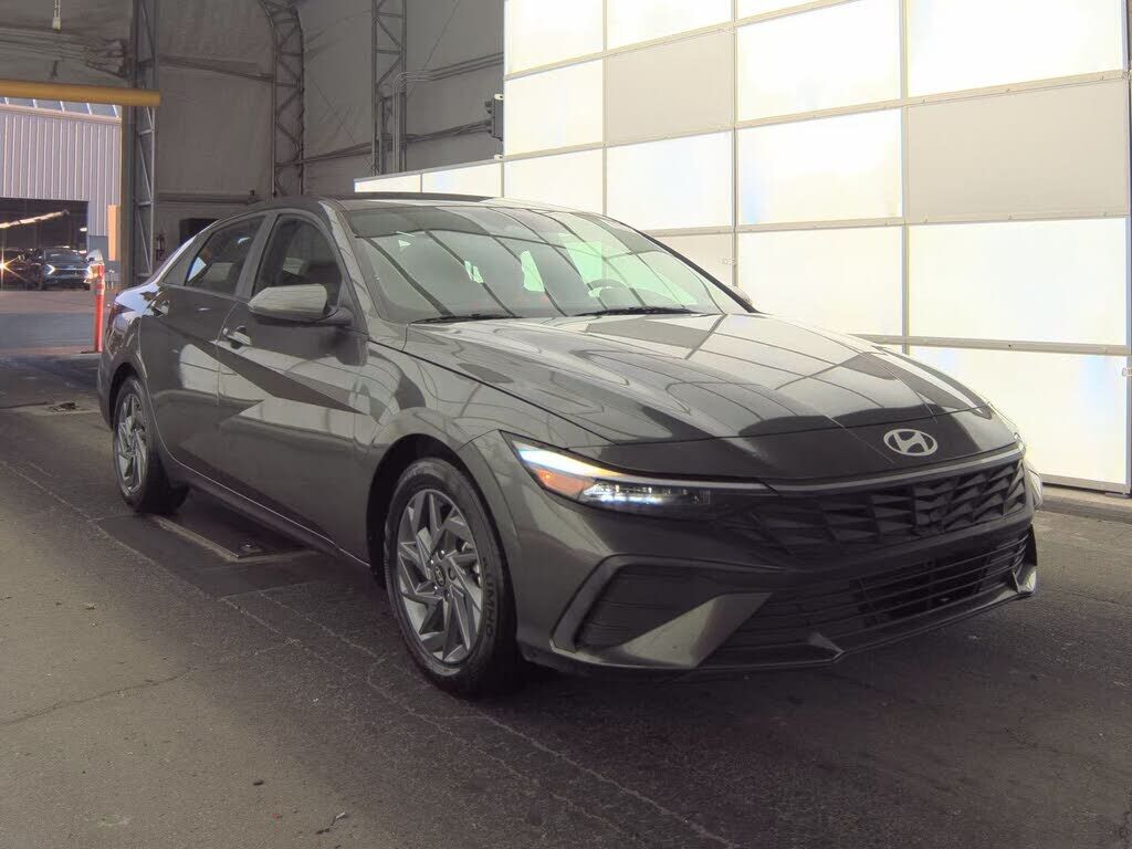 2024 HYUNDAI Elantra