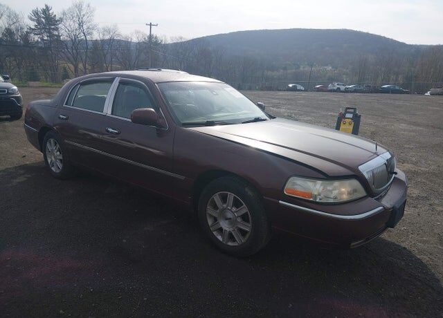 2003 LINCOLN Town Car