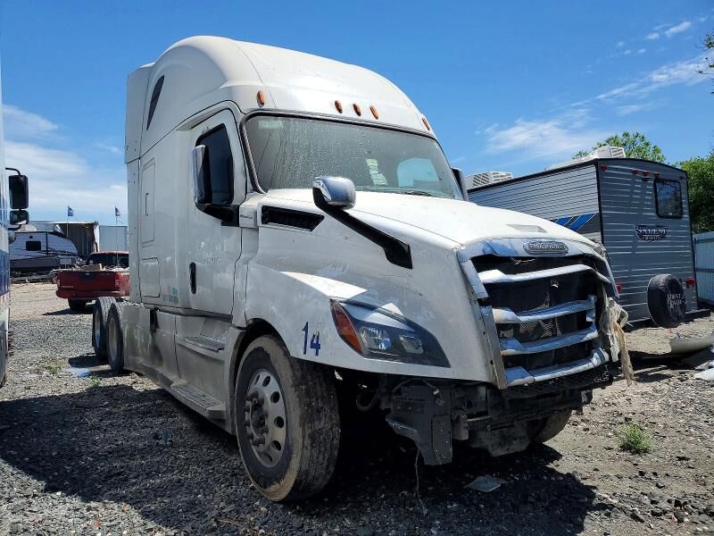 2018 FREIGHTLINER New Cascadia 126" Sleepercab