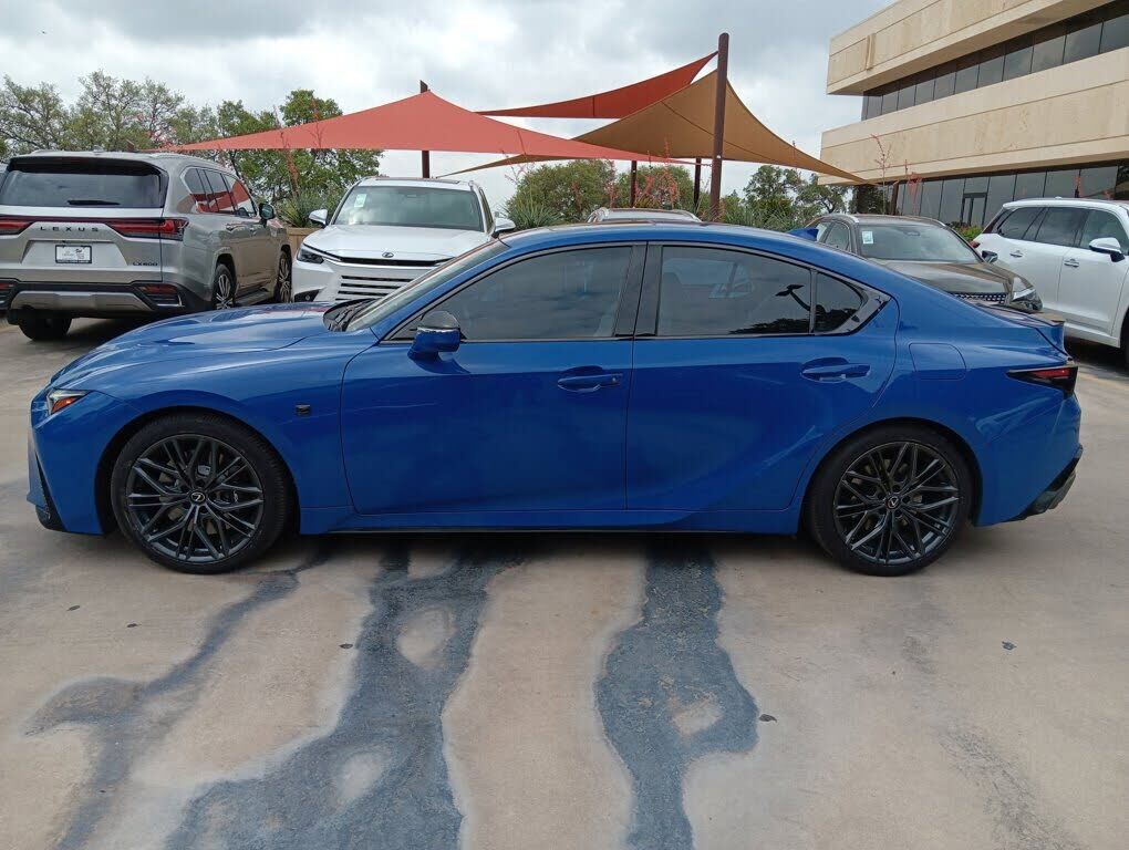 2023 LEXUS IS