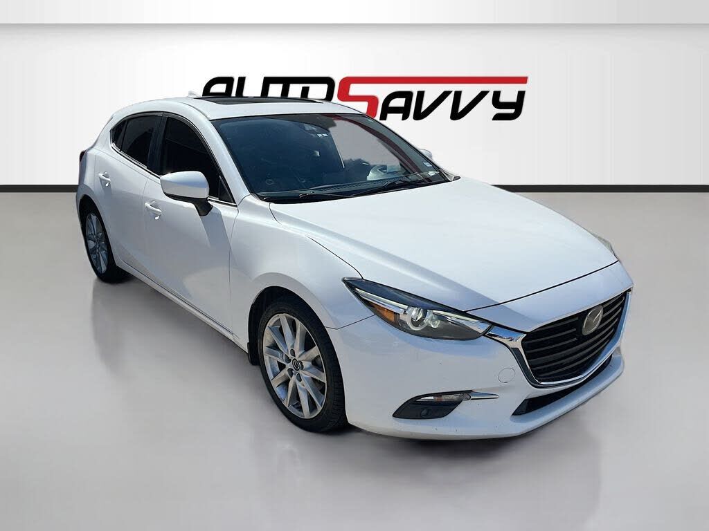 2017 MAZDA Mazda3