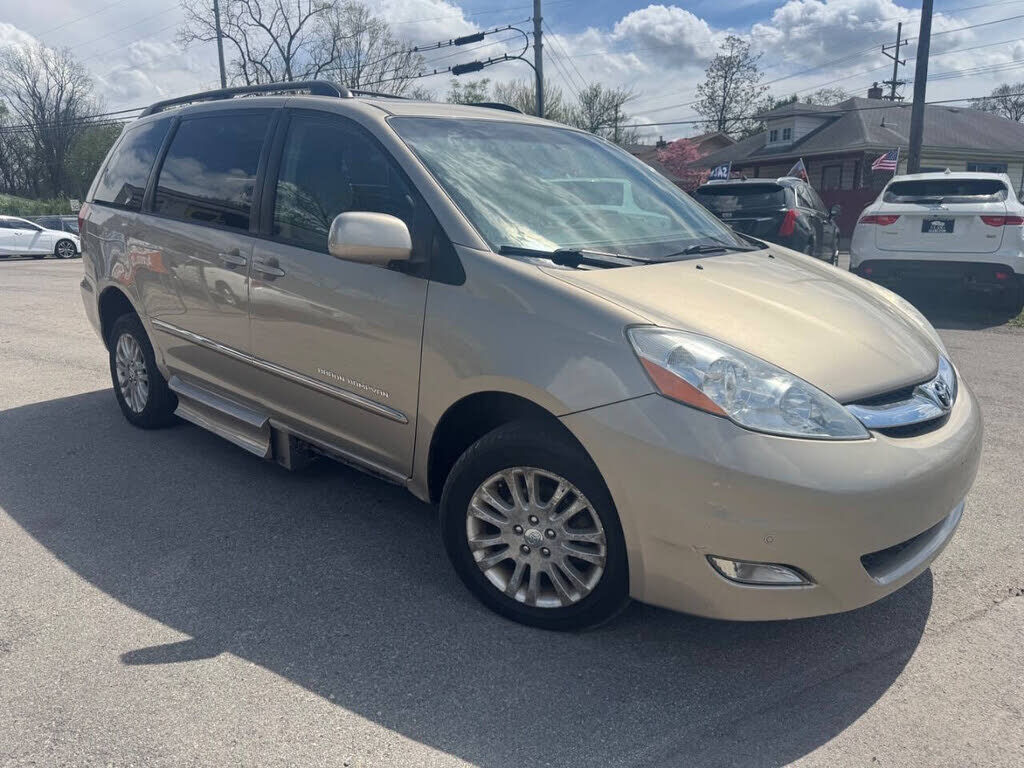 2010 TOYOTA Sienna