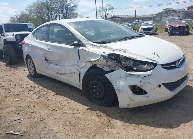 2012 HYUNDAI Elantra