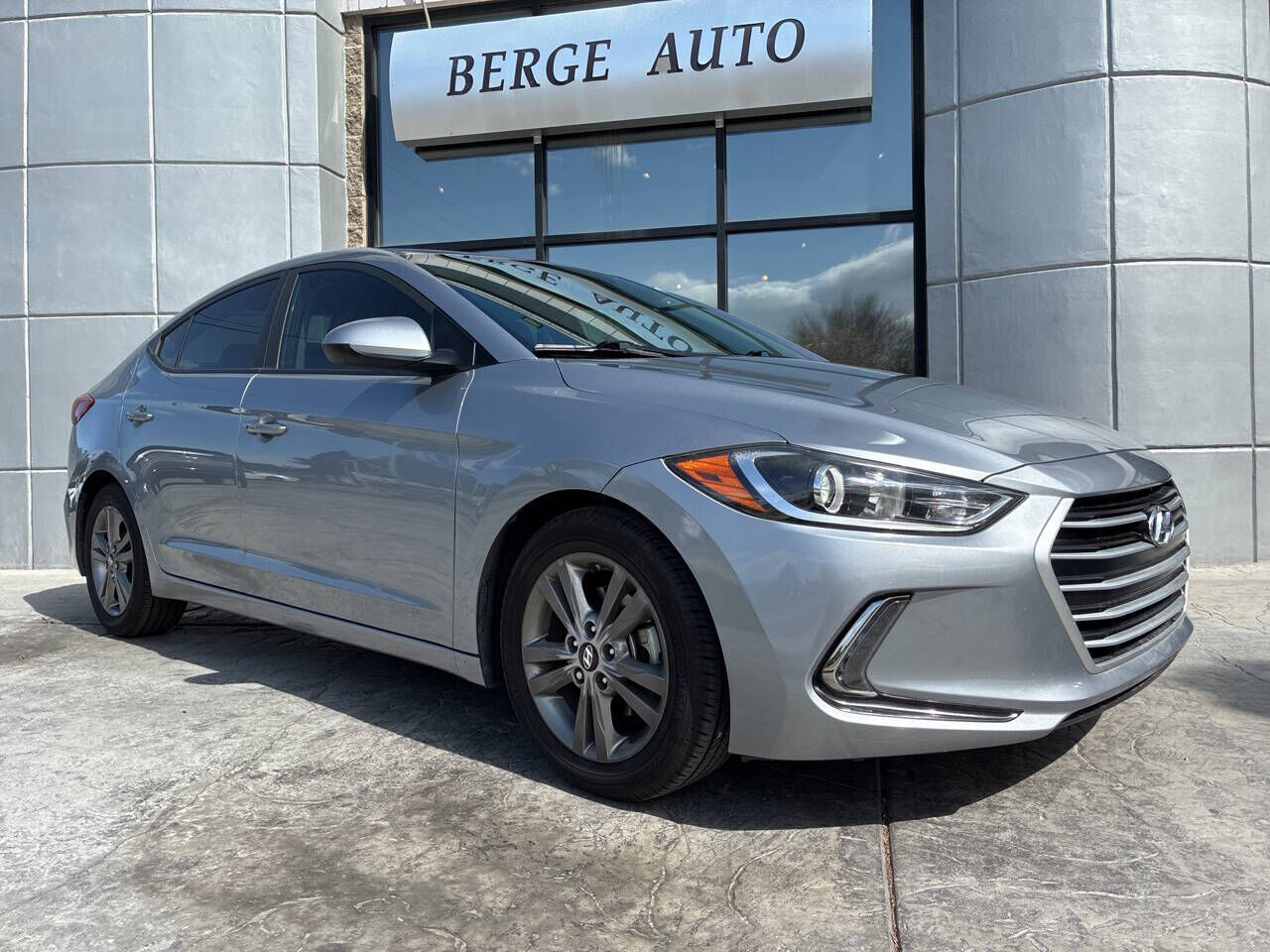 2017 HYUNDAI Elantra