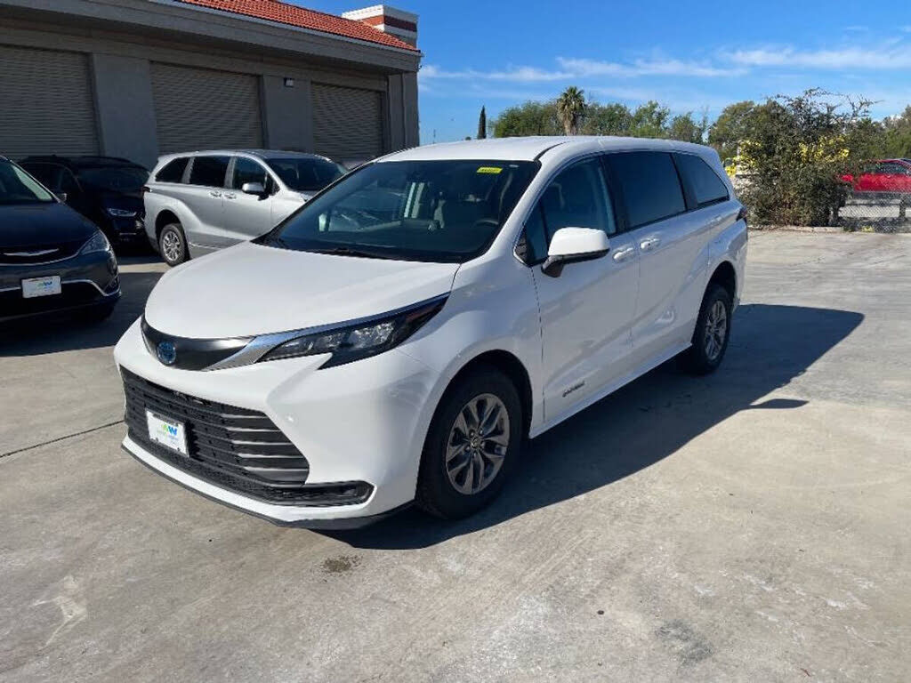 2024 TOYOTA Sienna