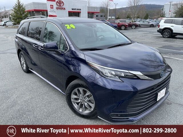 2024 TOYOTA Sienna