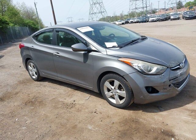 2013 HYUNDAI Elantra