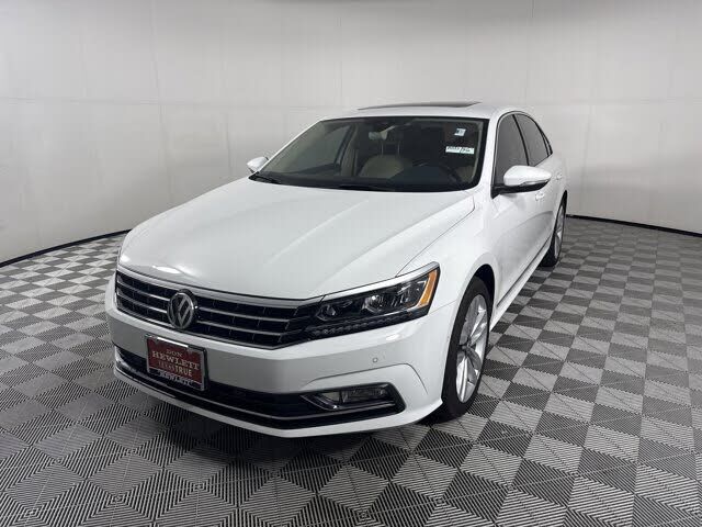 2017 VOLKSWAGEN Passat