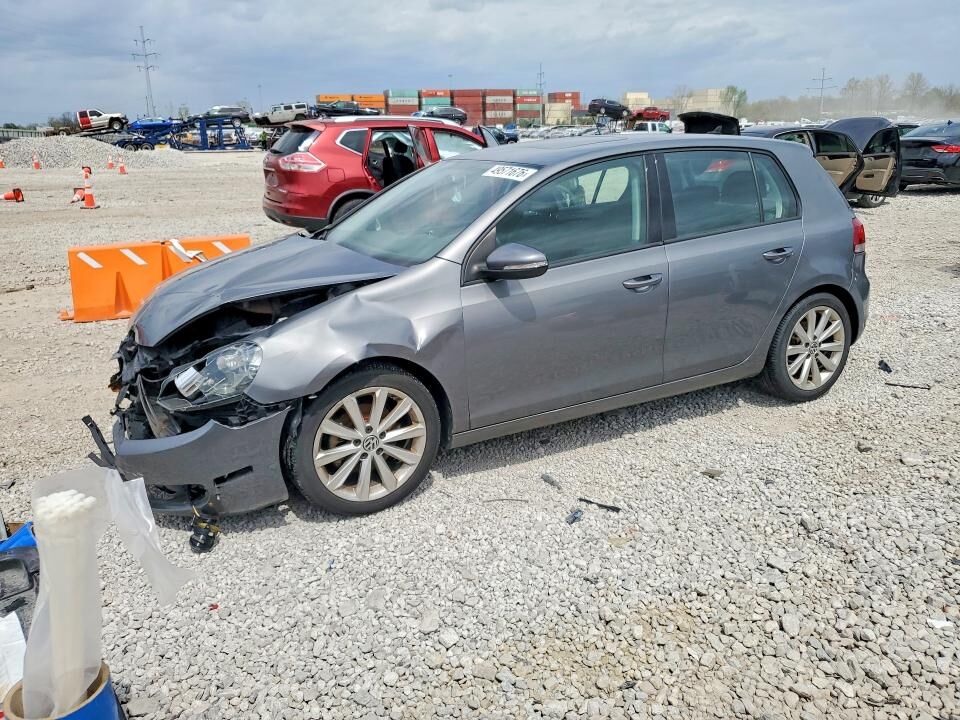 2013 VOLKSWAGEN Golf