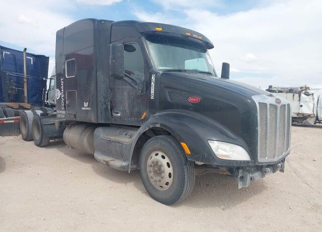 2017 PETERBILT 579