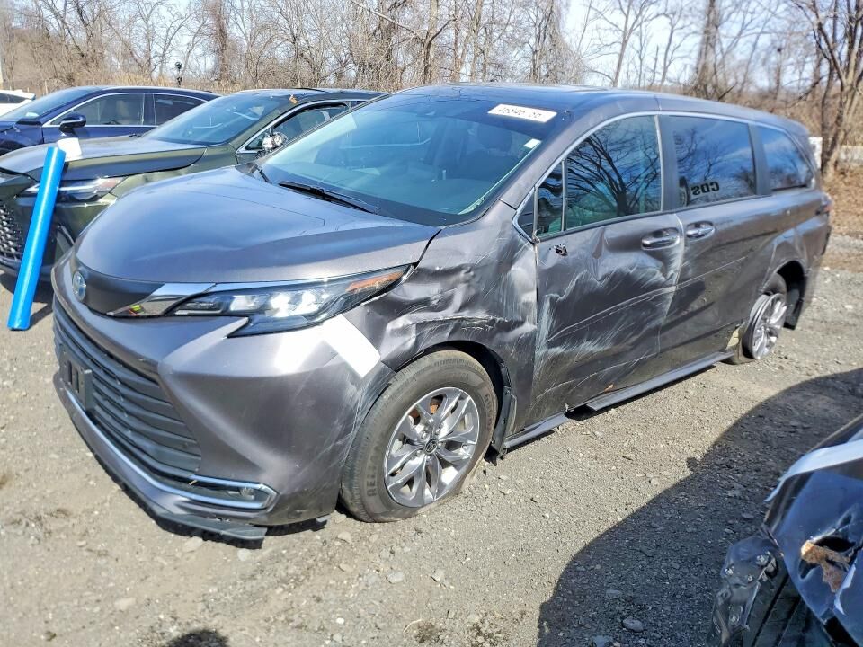 2024 TOYOTA Sienna