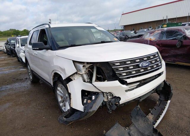 2017 FORD Explorer