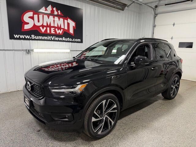2019 VOLVO XC40