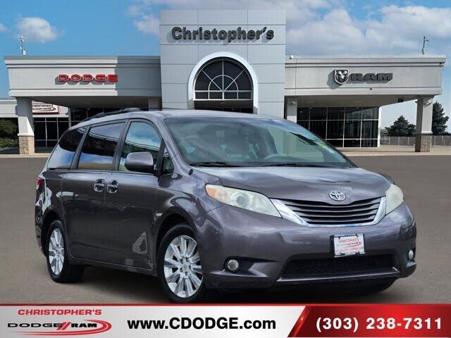 2011 TOYOTA Sienna