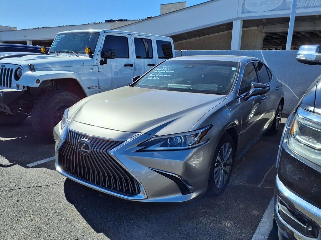 2019 LEXUS ES