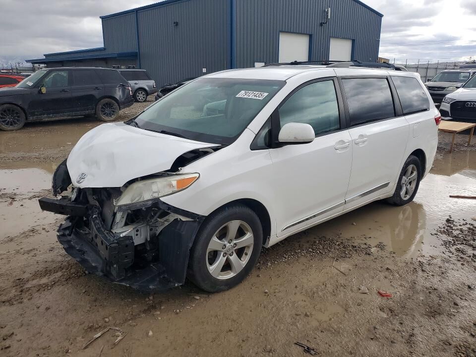 2016 TOYOTA Sienna