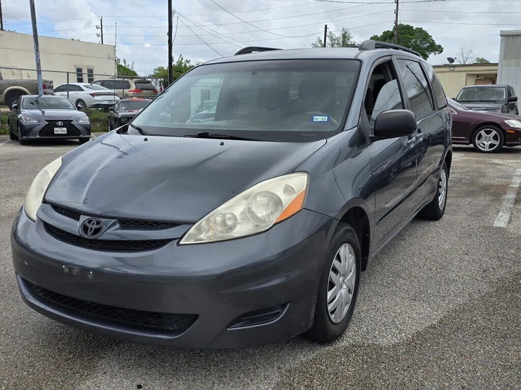 2010 TOYOTA Sienna