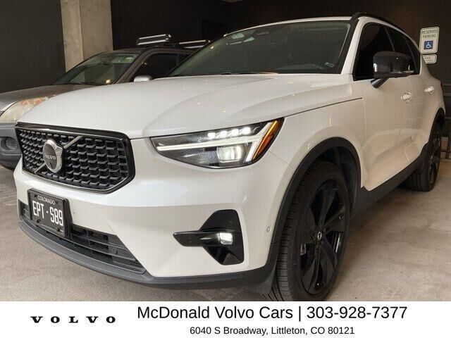 2024 VOLVO XC40